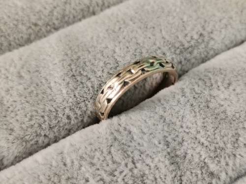 Unique 9ct Gold Ring