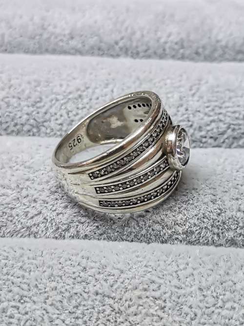 DISCOUNT!!! Stunning Silver Ring