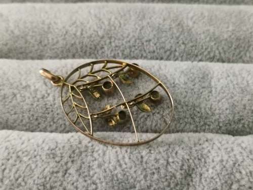 Gorgeous 9ct Gold Pendant