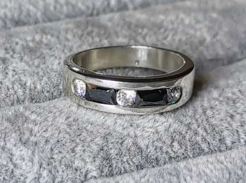 DISCOUNT!!! Stunning Silver Ring