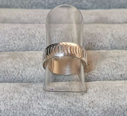 Discount!!! Patterned Silver Ring