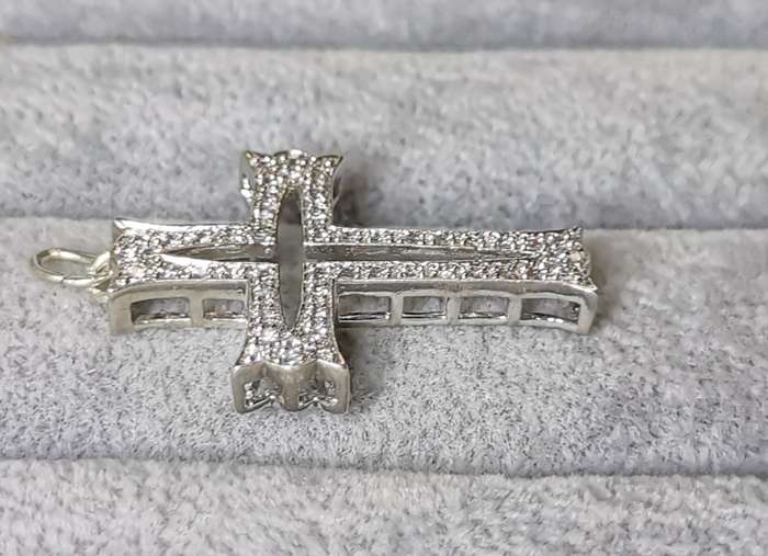 Gorgeous Silver Cross Pendant
