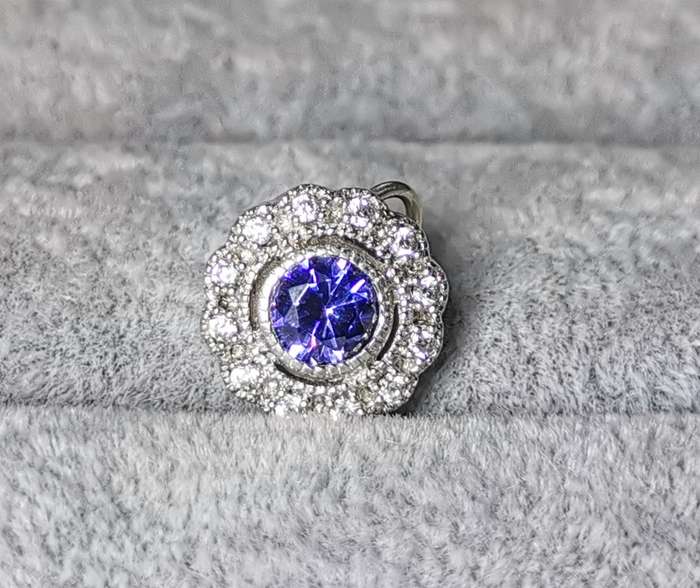 Dazzling Silver Pendant