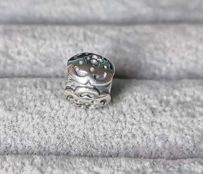 Pandora Raised Flower Charm