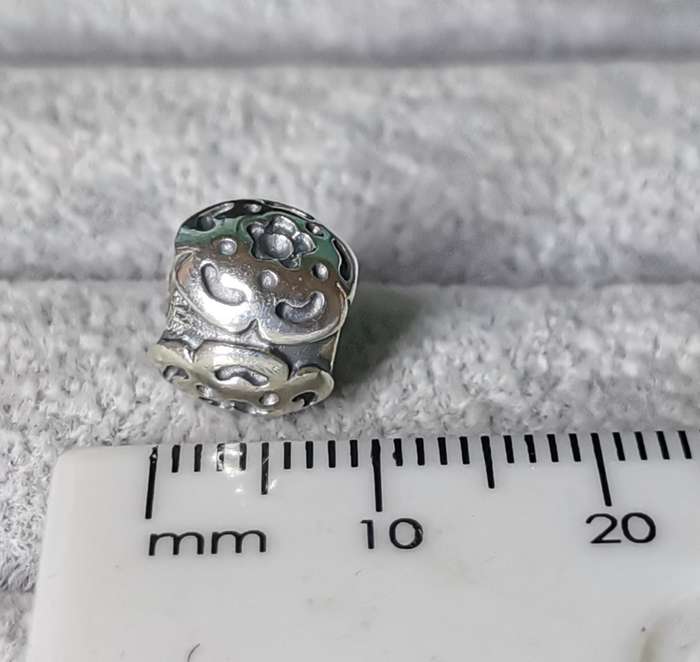 Pandora Raised Flower Charm