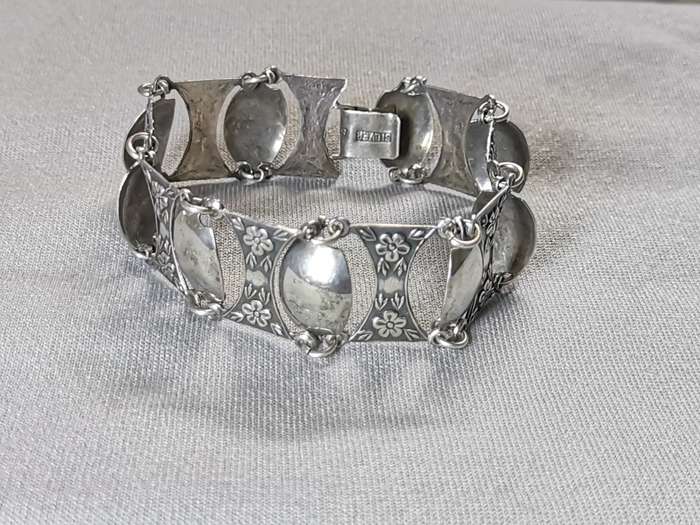Discount!!! Detailed Silver Bracelet