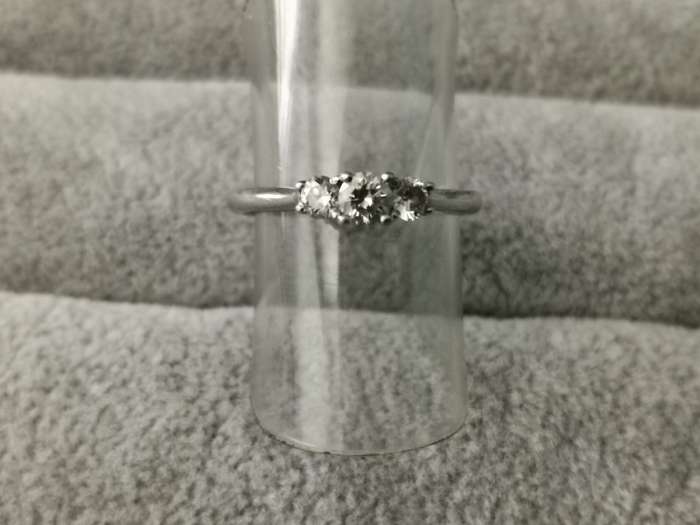 BROWNS Platinum Claw Set Protea Trilogy Ring