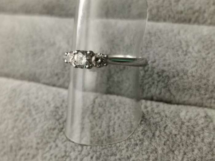 BROWNS Platinum Claw Set Protea Trilogy Ring