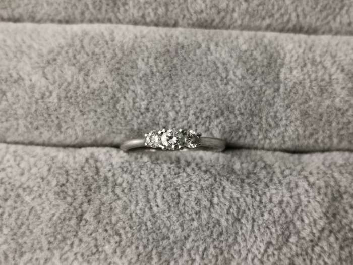 BROWNS Platinum Claw Set Protea Trilogy Ring