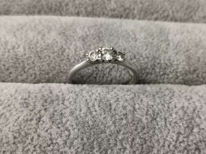 BROWNS Platinum Claw Set Protea Trilogy Ring
