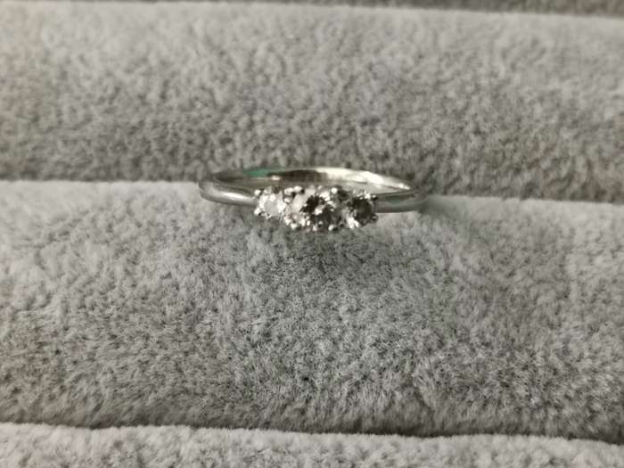 BROWNS Platinum Claw Set Protea Trilogy Ring
