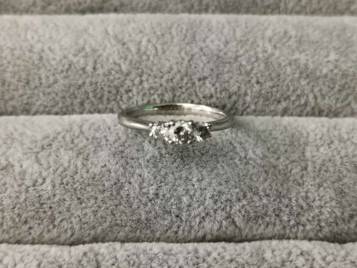 BROWNS Platinum Claw Set Protea Trilogy Ring