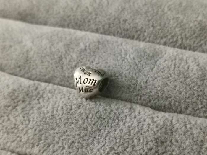 Pandora `Mom` Charm
