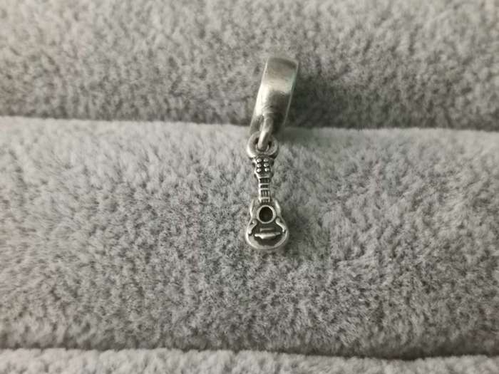 Pandor Guitar Charm
