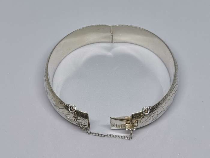 Detailed Silver Bangle