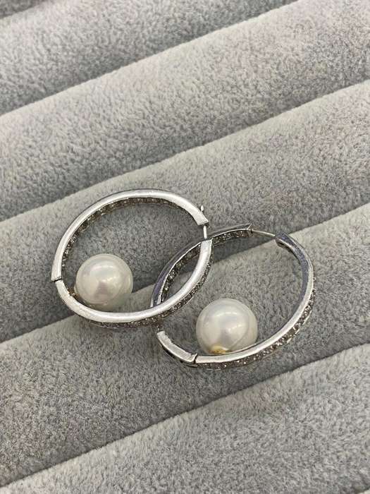 Silver Pearl Earrings
