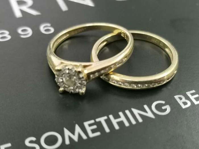 Sterns-18ct Gold Ring Set with Diamonds
