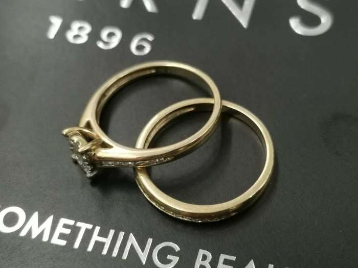 Sterns-18ct Gold Ring Set with Diamonds