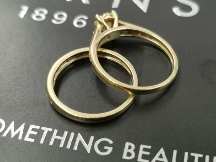 Sterns-18ct Gold Ring Set with Diamonds
