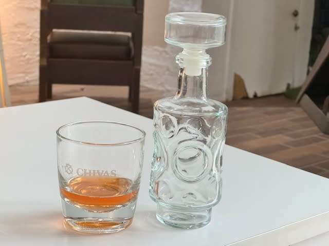 Round Glass Decanter with Patterns *NO RESERVE*