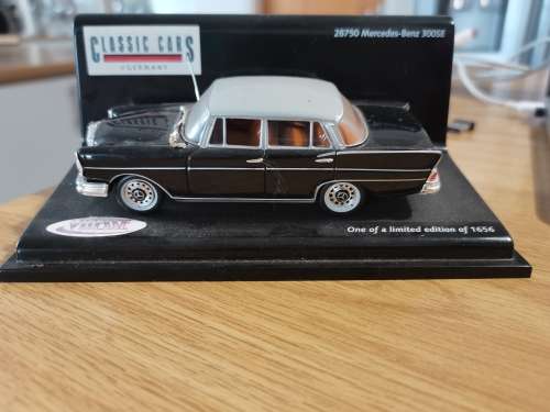 Mercedes Benz 300SE Fintail