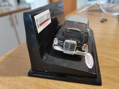 Mercedes Benz 300SE Fintail