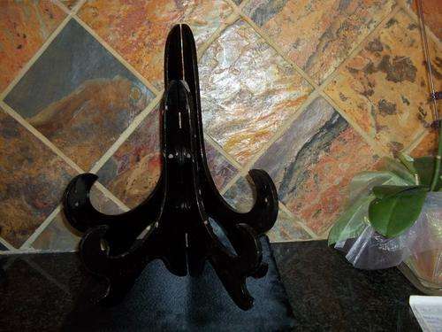 2 WOOD PLATE STANDS