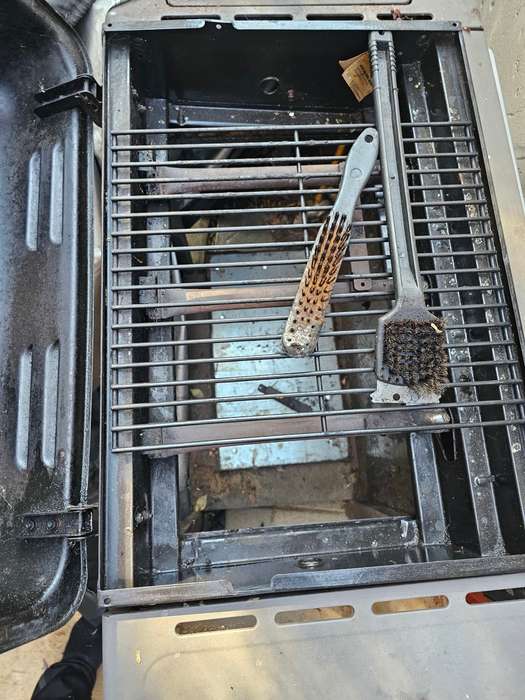 gas braai with 3 burners and side stove like burner