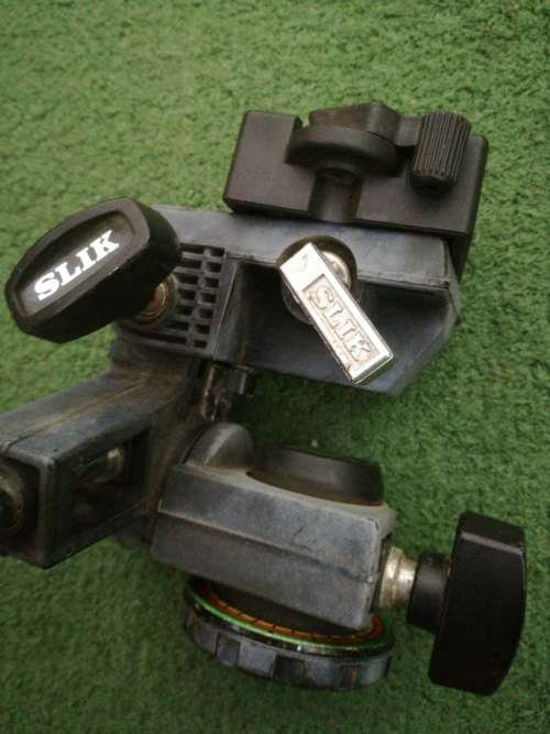 PROFESSIONAL SILK TRIPOD ACCESSORY AND CULLMANN ATTACHMENT.