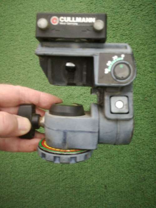 PROFESSIONAL SILK TRIPOD ACCESSORY AND CULLMANN ATTACHMENT.