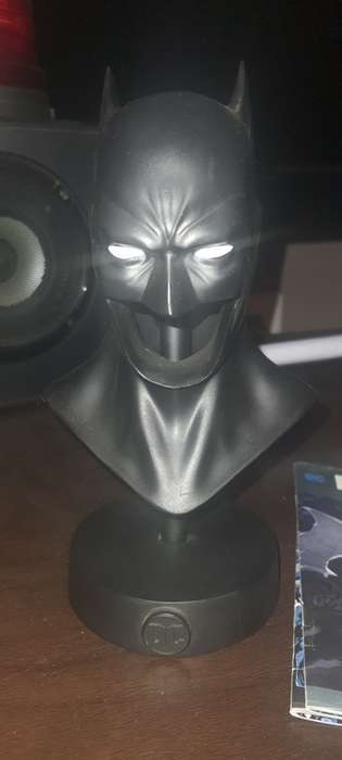 Batman rebirth 1:16 cowl with comic