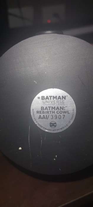 Batman rebirth 1:16 cowl with comic