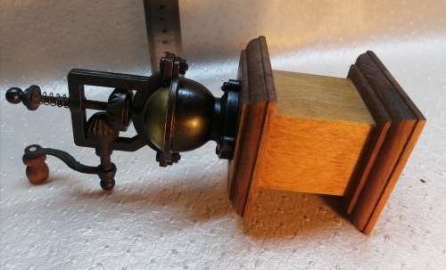 Vintage Style Wood Pepper Mill
