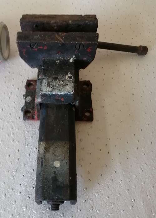 Heavy Vintage Bench Vise (Working Condition)