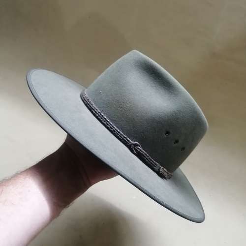 VERY EXPENSIVE AUSTRALIAN AKUBRA CATTLEMAN HAT SIZE 58