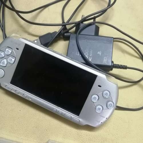 GIGANTIC PSP GAMING BUNDLE 100% COMPLETE WORKING (CONSOLE, 10 GAMES, CABLES AND POUCH)