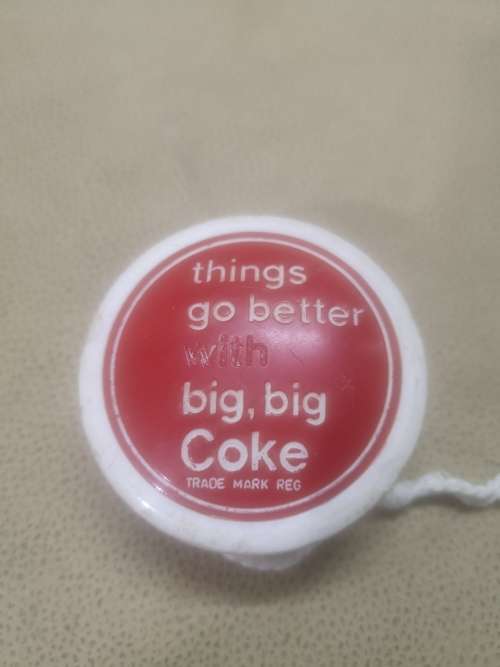 BEAUTIFUL VINTAGE GENUINE RUSSELL COKE YOYO