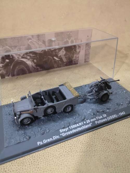 MAGNIFICENT DETAILED DIE CAST MILITARY VEHICLE IN A DISPLAY CASE 8 OF 10
