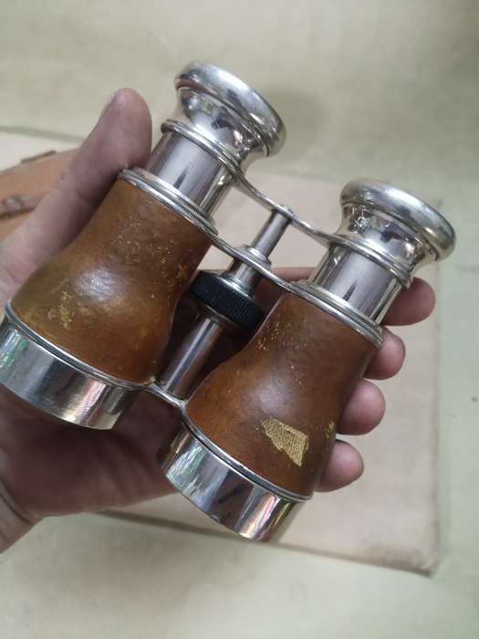 ANTIQUE LEATHER BOUND LE JOCKEY CLUB PARIS OPERA HORSE RACING BINOCULARS