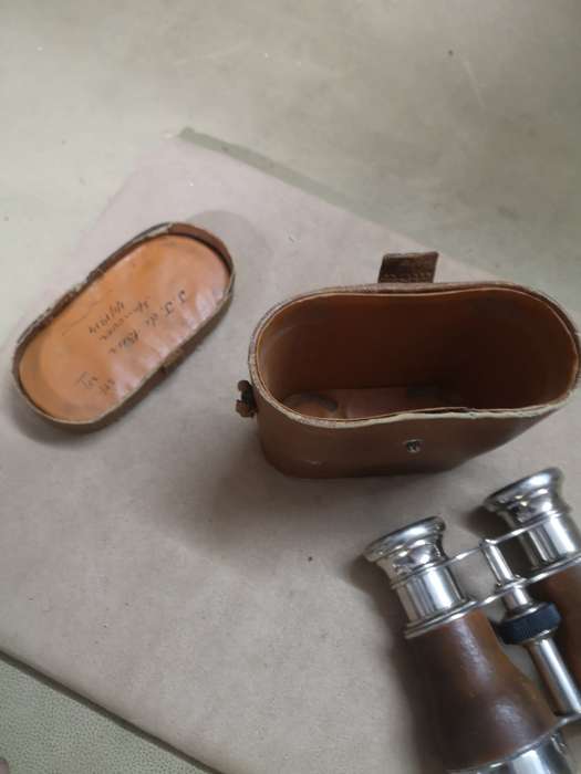 ANTIQUE LEATHER BOUND LE JOCKEY CLUB PARIS OPERA HORSE RACING BINOCULARS
