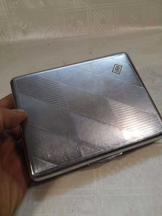VINTAGE ARISTOCRAT SILVER PLATED CIGARETTE BOX WITH WOODEN LININGS