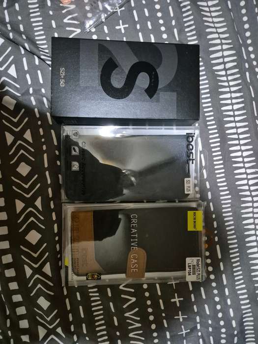 SAMSUNG S21 PLUS BOX AND TWO BOOK COVERS