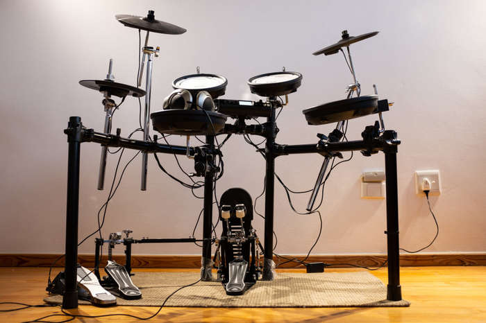 Roland TD-4 KX with throne and Dixon double bass pedal