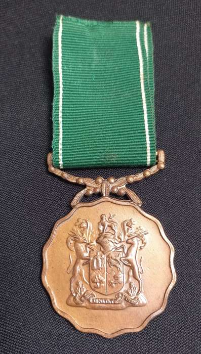 FULL SIZE GOOD SERVICE MEDAL-BRONZE-1975-1986- 10 YEARS         M1