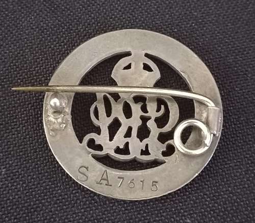 Silver WAR BADGE  Awarded To: Pte Wilson Michael Franciscus C     SA 7615