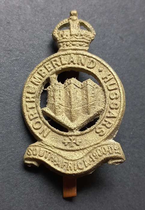 Northumberland Hussars Gegiment Cap Badge South Africa 1900 - 02      ` SCARCE `       X58