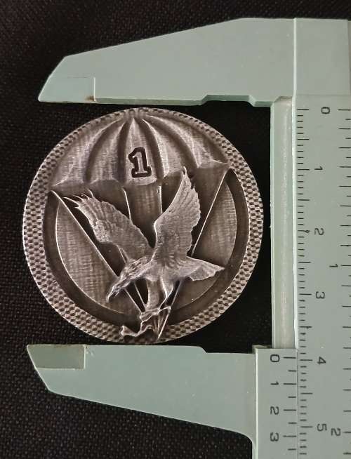 South African Army - 1 Parachute Battalion SINCE 1961 Medallion  ( Silver Coloured )          O6