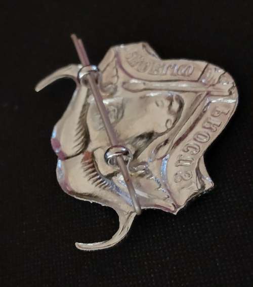32 BATTALION CHROMED BERET BADGE                             O77