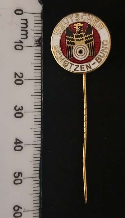 KEUTSCHER SCHUZZEN - BUND (DSB) SPORT SHOOTING and ARCHERS  PIN BADGE                M6