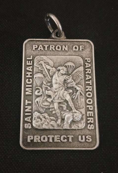 Saint Michael Paratroopers Pendant Size: 41mm x 27mm           F72